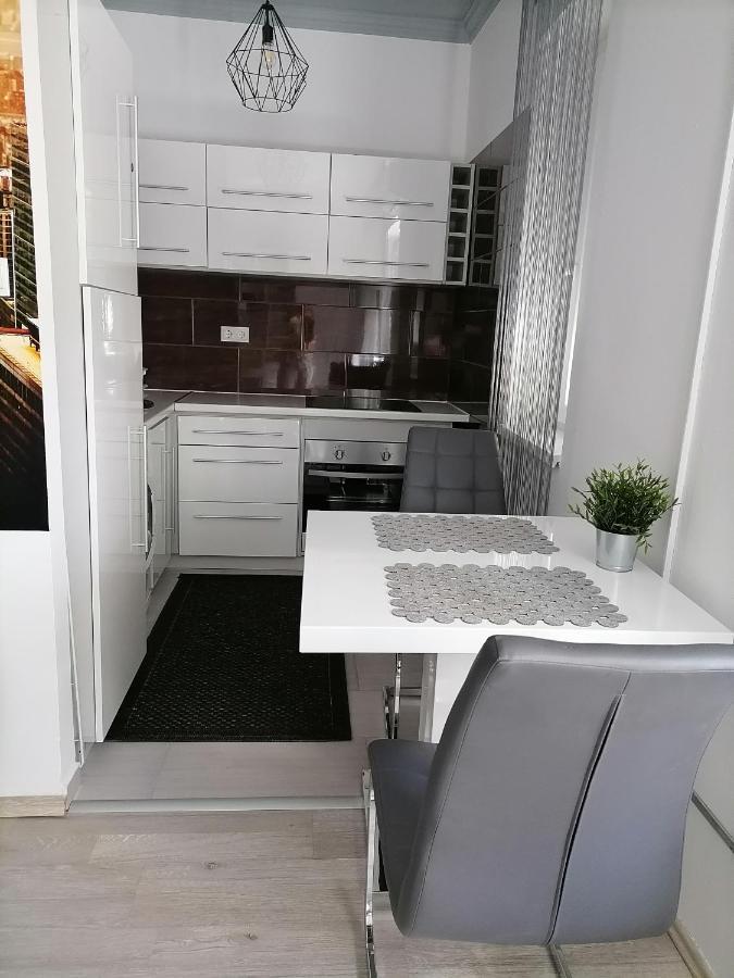 Merey Apartment Szeged Buitenkant foto