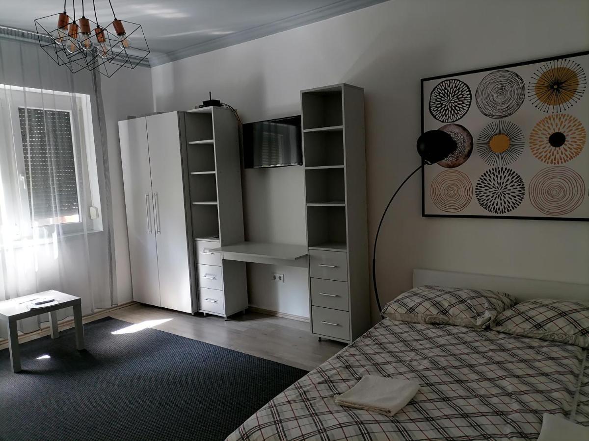 Merey Apartment Szeged Buitenkant foto