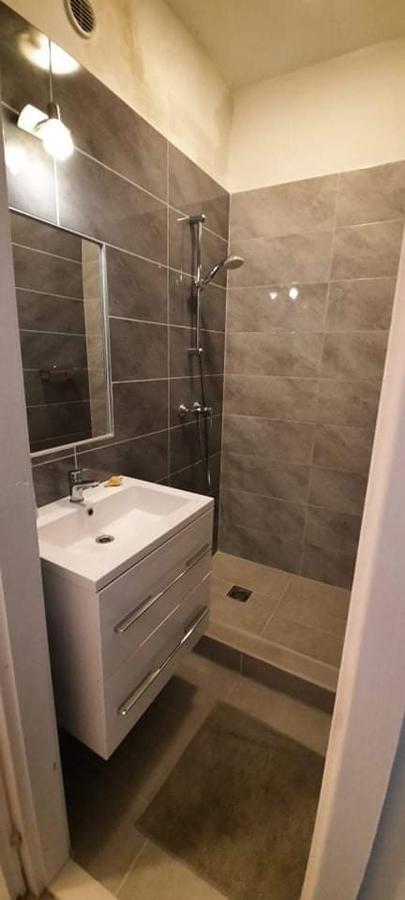 Merey Apartment Szeged Buitenkant foto