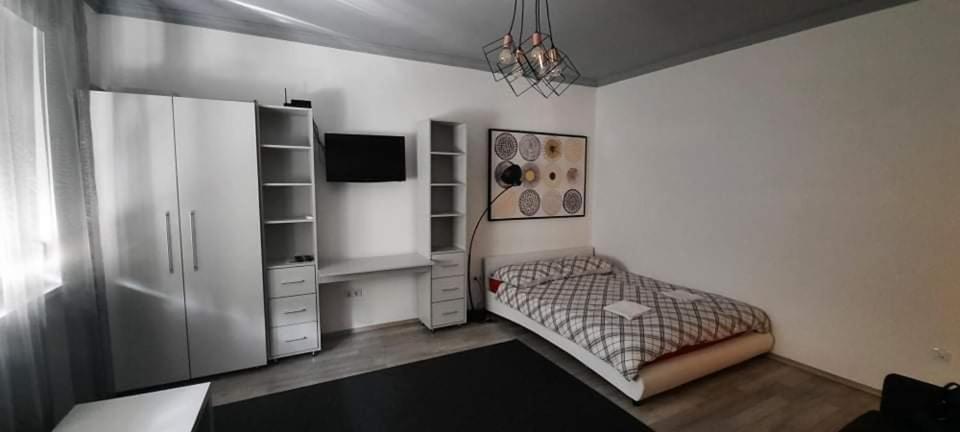 Merey Apartment Szeged Buitenkant foto